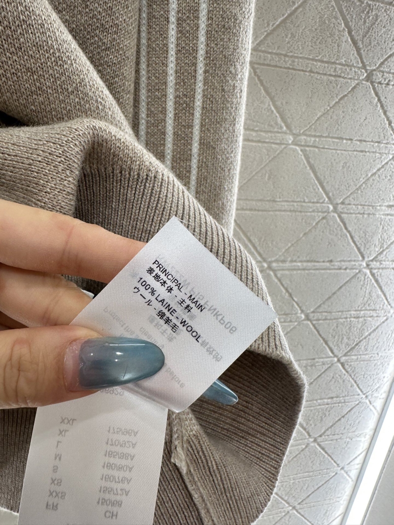 l0vis Vvtt0n sweaters